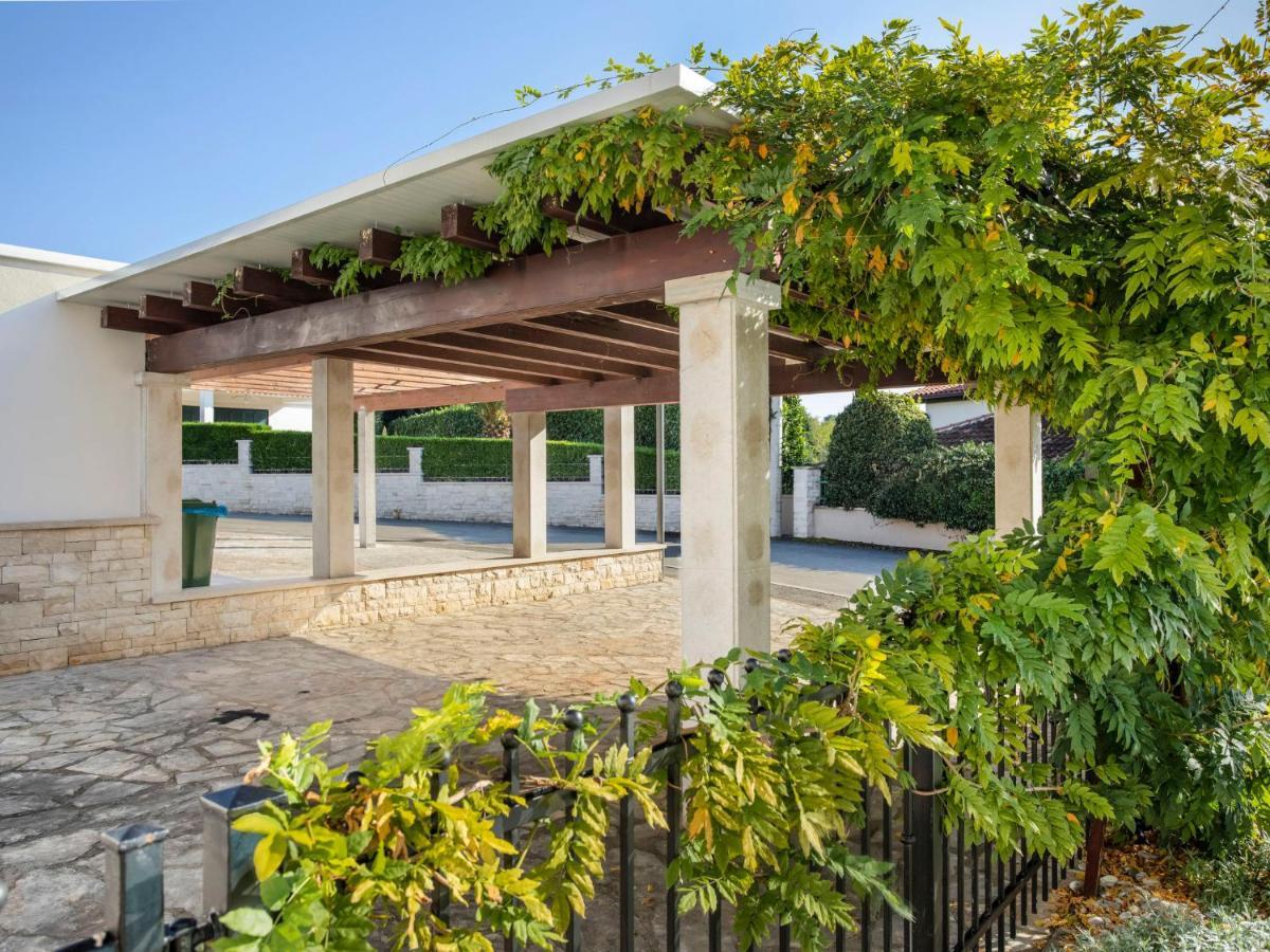 סבודרייה Holiday Home Villa Beach Front By Interhome מראה חיצוני תמונה